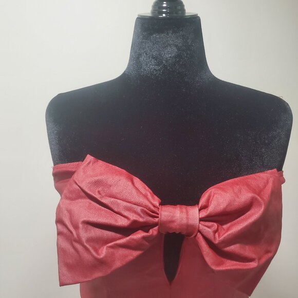 MUST HAVE RED STRAPLESS CUTOUT MINI DRESS WITH LARGE FRONT BOW SIZE M - Picture 6 of 7
